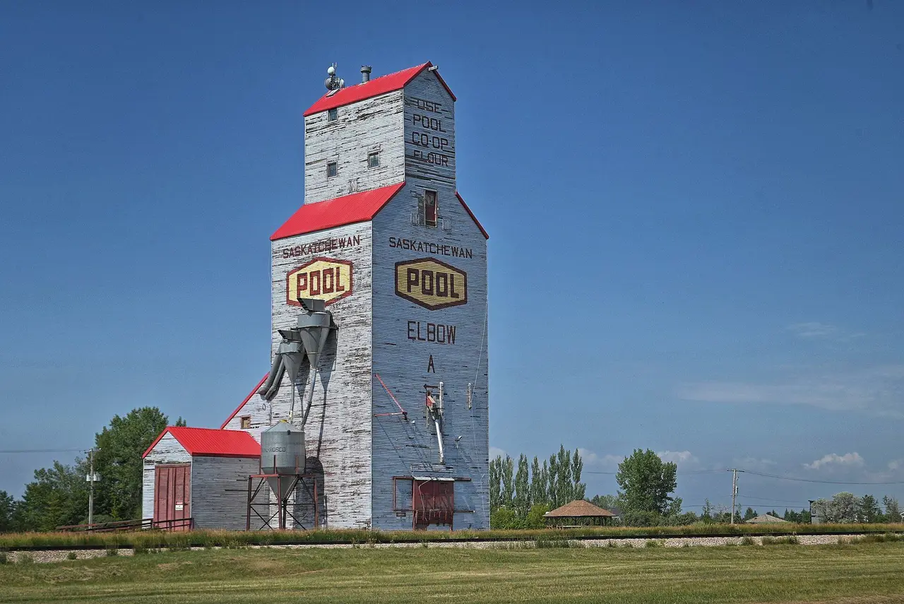 The Elbow grain elevator, 2022